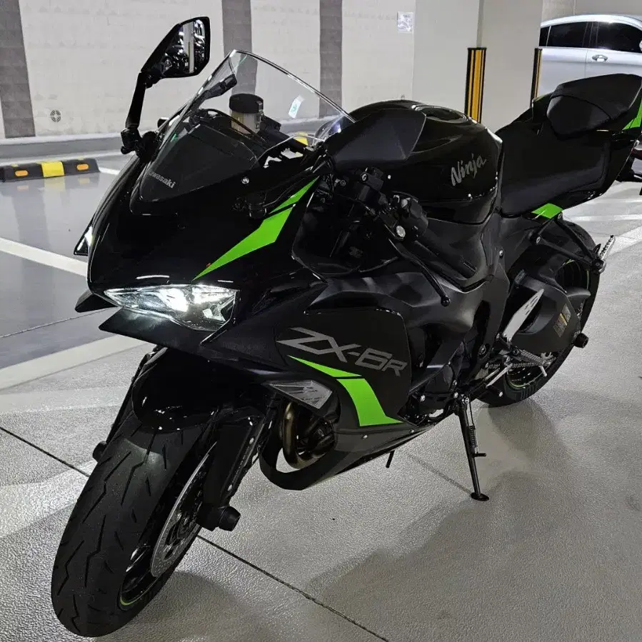 2025 zx-6r 가와사키 블랙 6r 판매합니다.