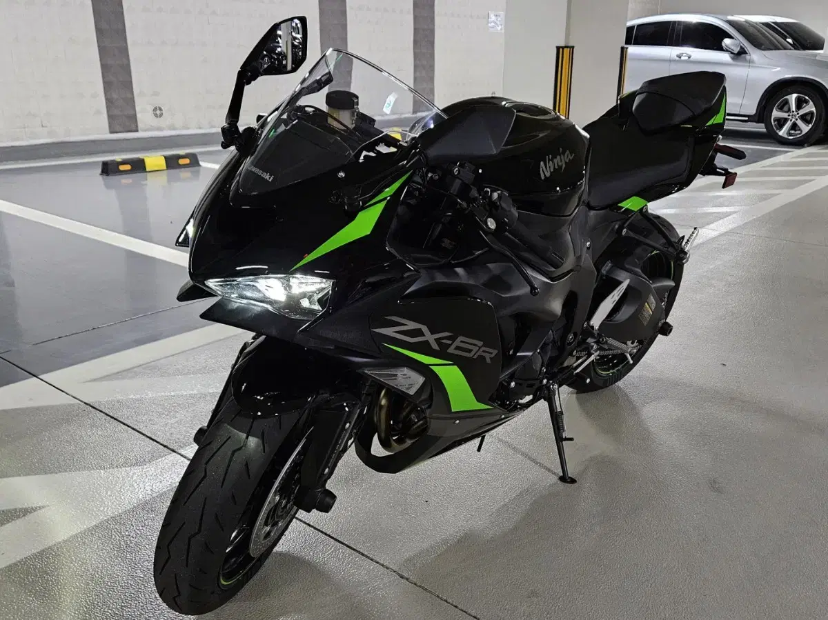 2025 zx-6r 가와사키 블랙 6r 판매합니다.