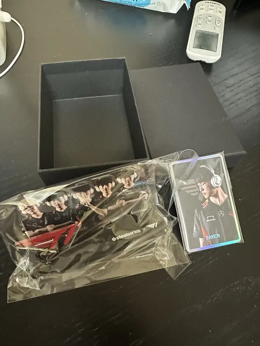 Pro Gamer SK T1 Team Acrylic Stand + Photo Card New