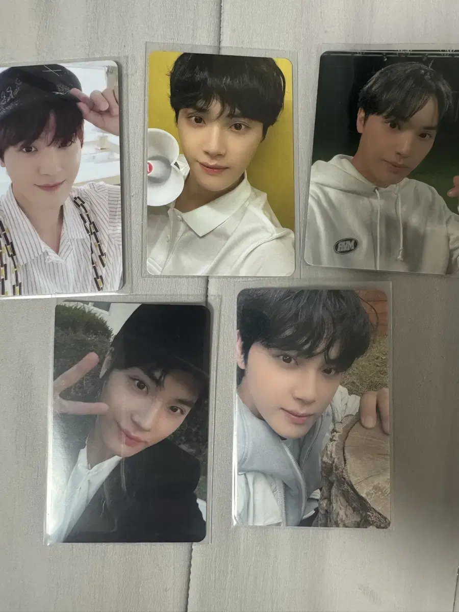 The Boyz juhaknyeon photocard Sells