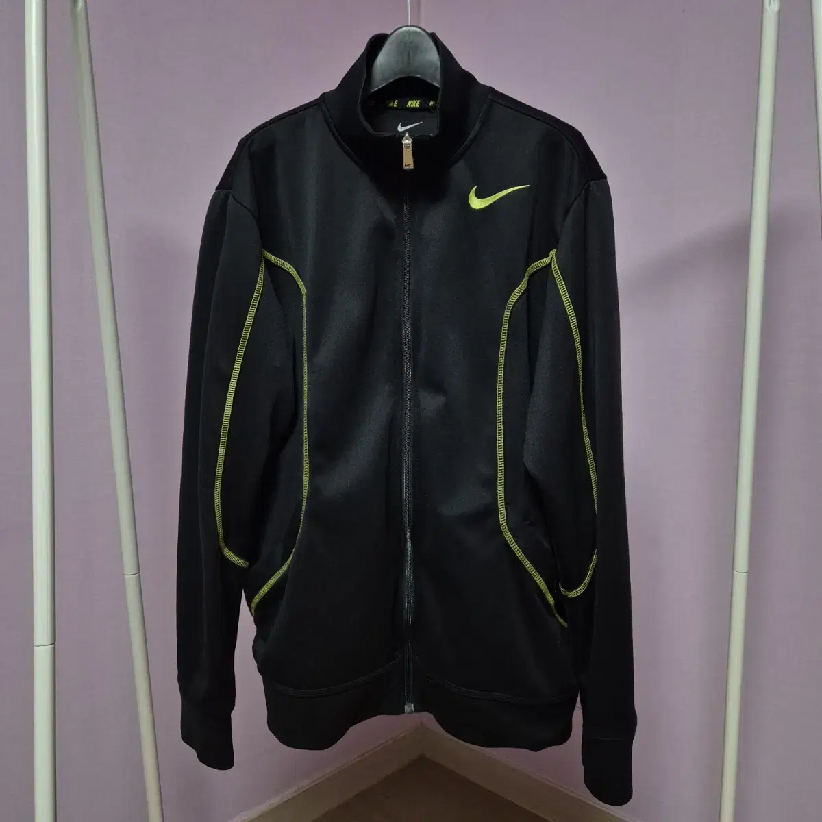 [Condition clean authentic] Nike Swoosh Logo Black Fluorescent Dry Fit Zip Up Jacket