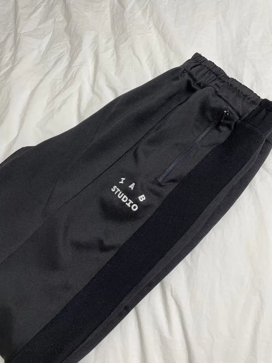 iappstudio track pants XL