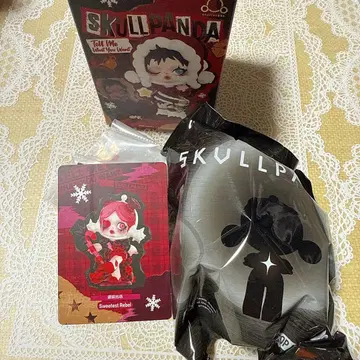 POP MART SKULLPANDA / Sweetest Rebel