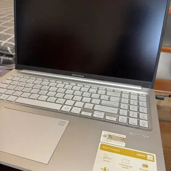 ASUS VIVOBOOK 팝니다.