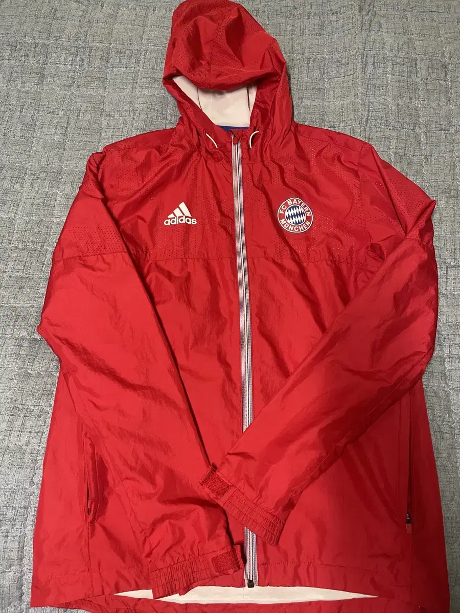 Adidas Bayern Munchen Windbreaker.