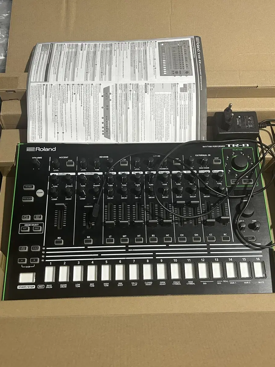 Roland Tr-8 드럼머신 ( 808,909 )