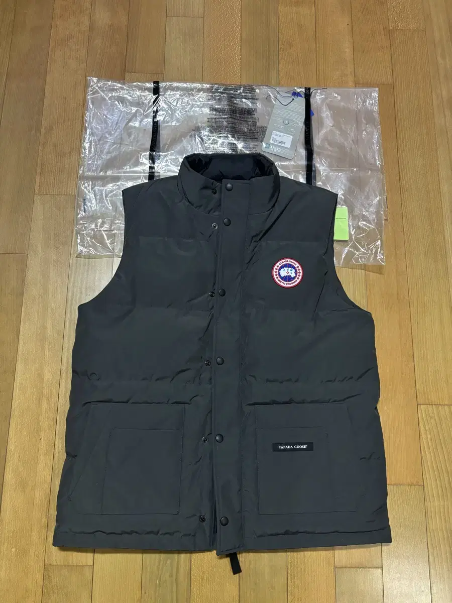 Canada goose 캐나다구스 프리스타일 베스트 -  L (1회착용)