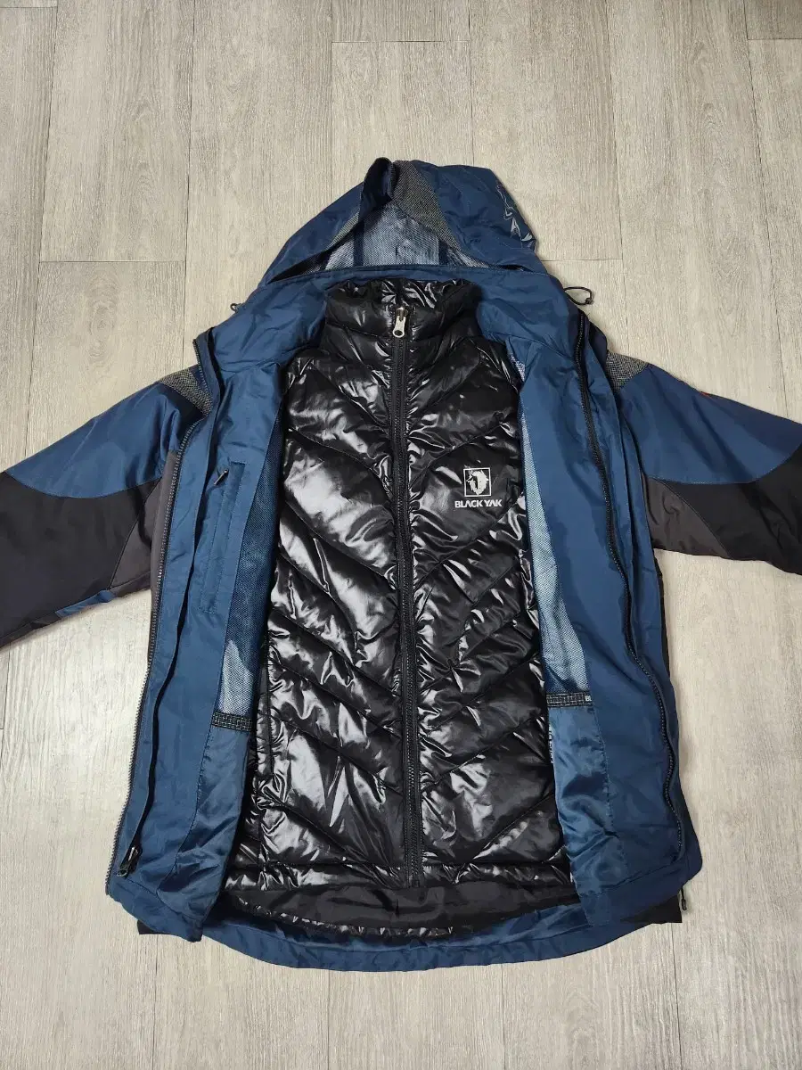 (Good condition)Black Yak lightweight padded jacket(95)Inner lining separation