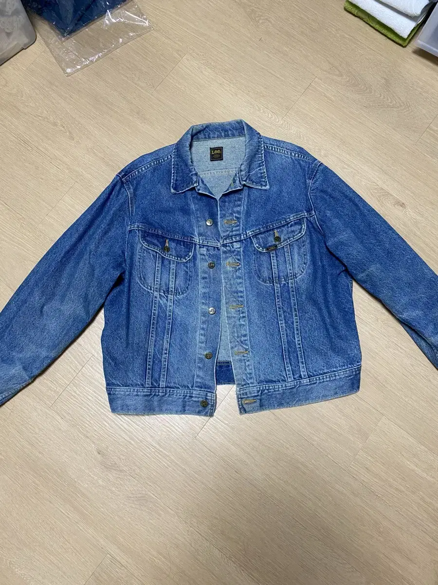 LEE Tracer Denim Jacket sells.