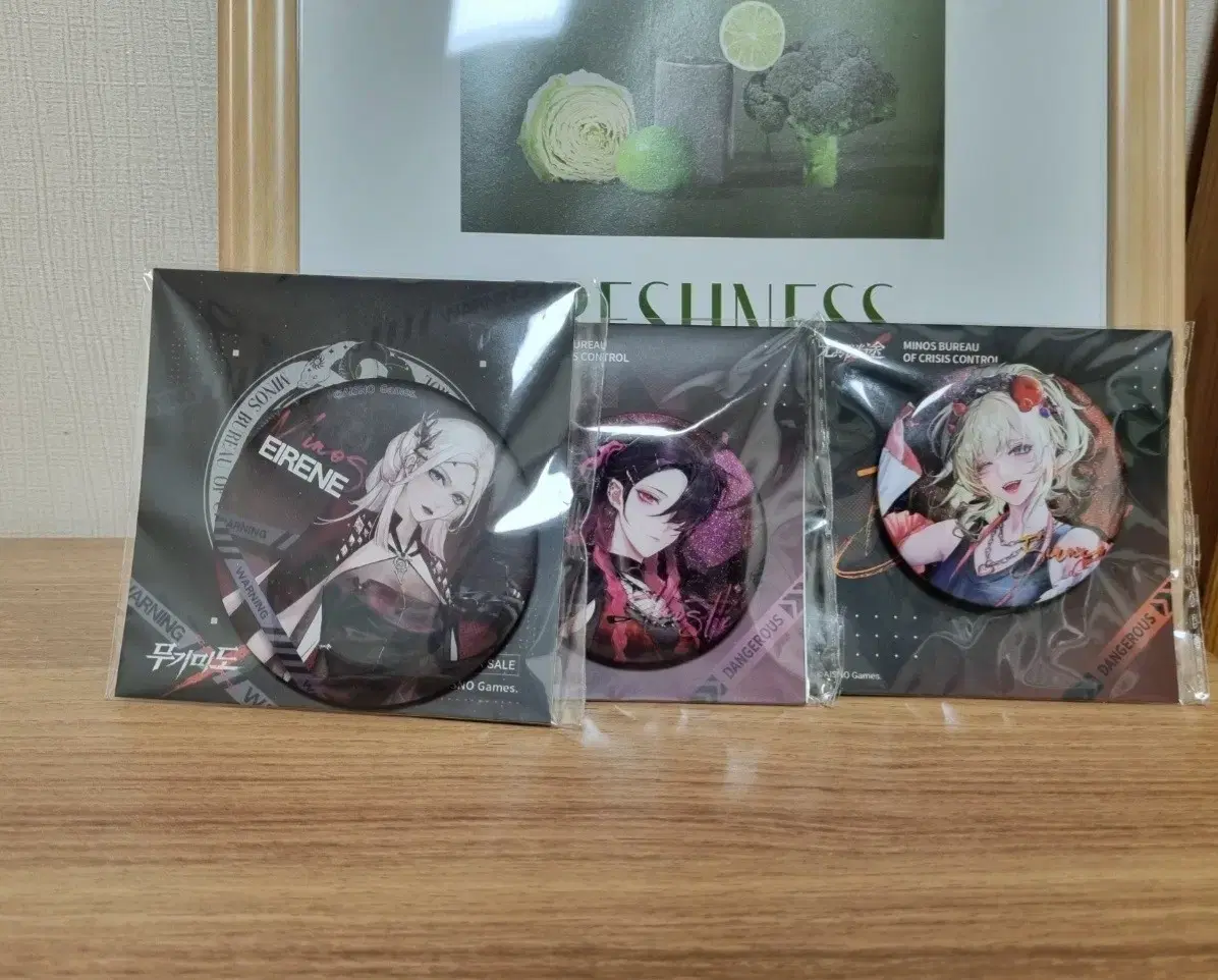 Mugimido Collaboration Cafe merchandise Irina, Thistle, and Bianca badges wts sell 