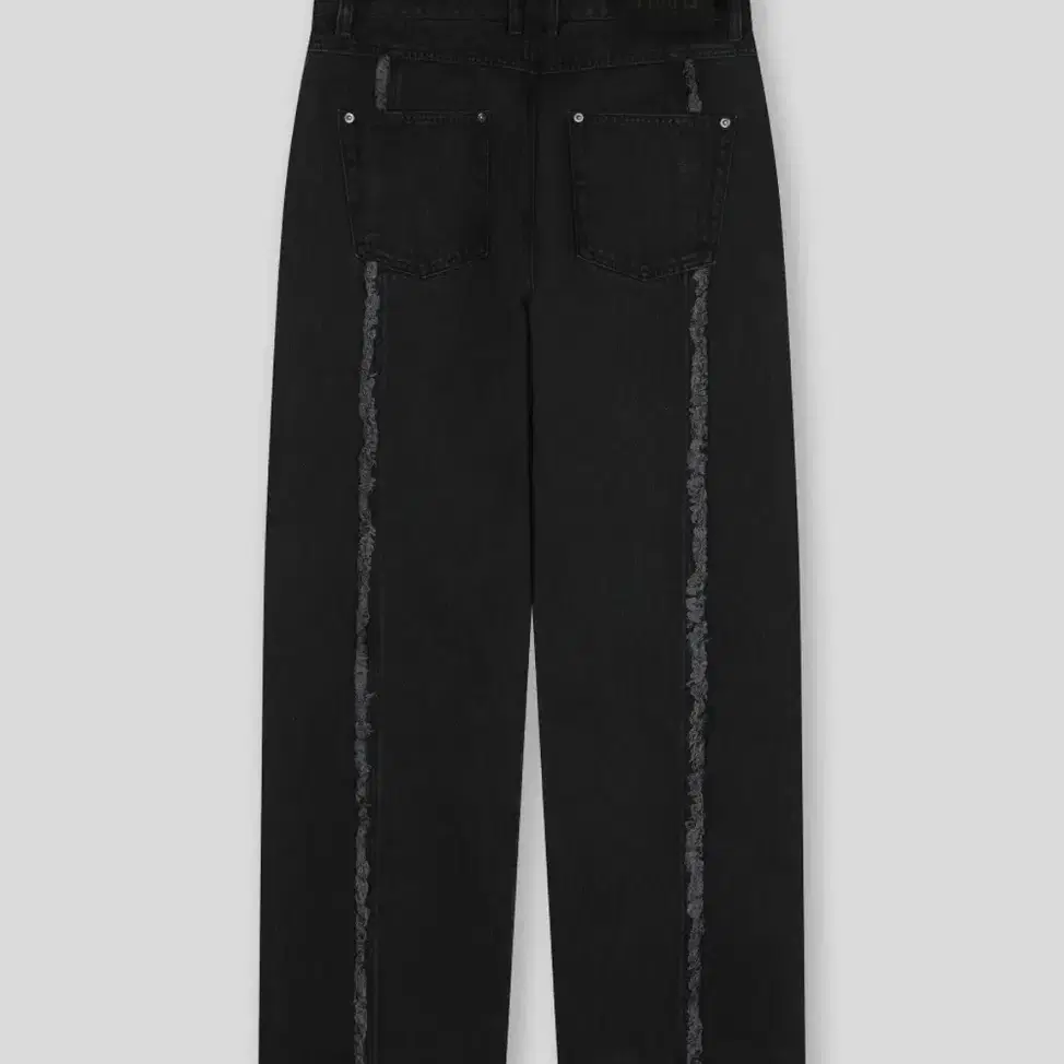 비슬로우 CUT OFF CURVED SEAM JEANS BLACK