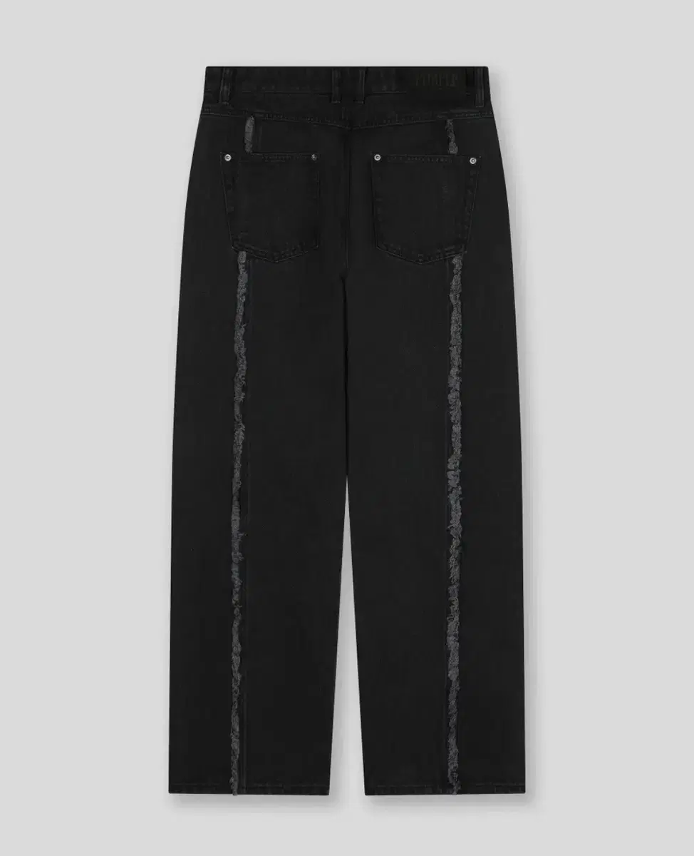 비슬로우 CUT OFF CURVED SEAM JEANS BLACK