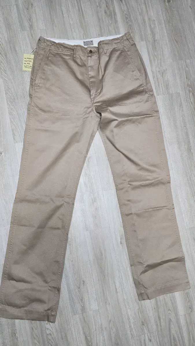 I'm selling my Buzz Rickson chino pants.