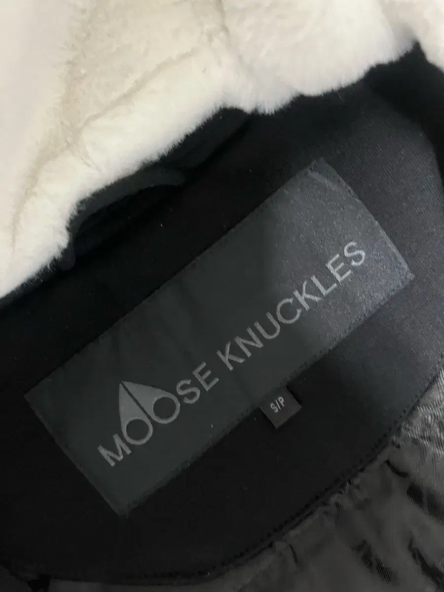 (New)Moose Knuckle Bunny Sweater 23FW