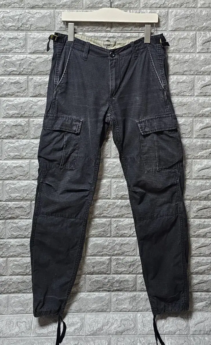 Calhart Cargo Pants 28-30