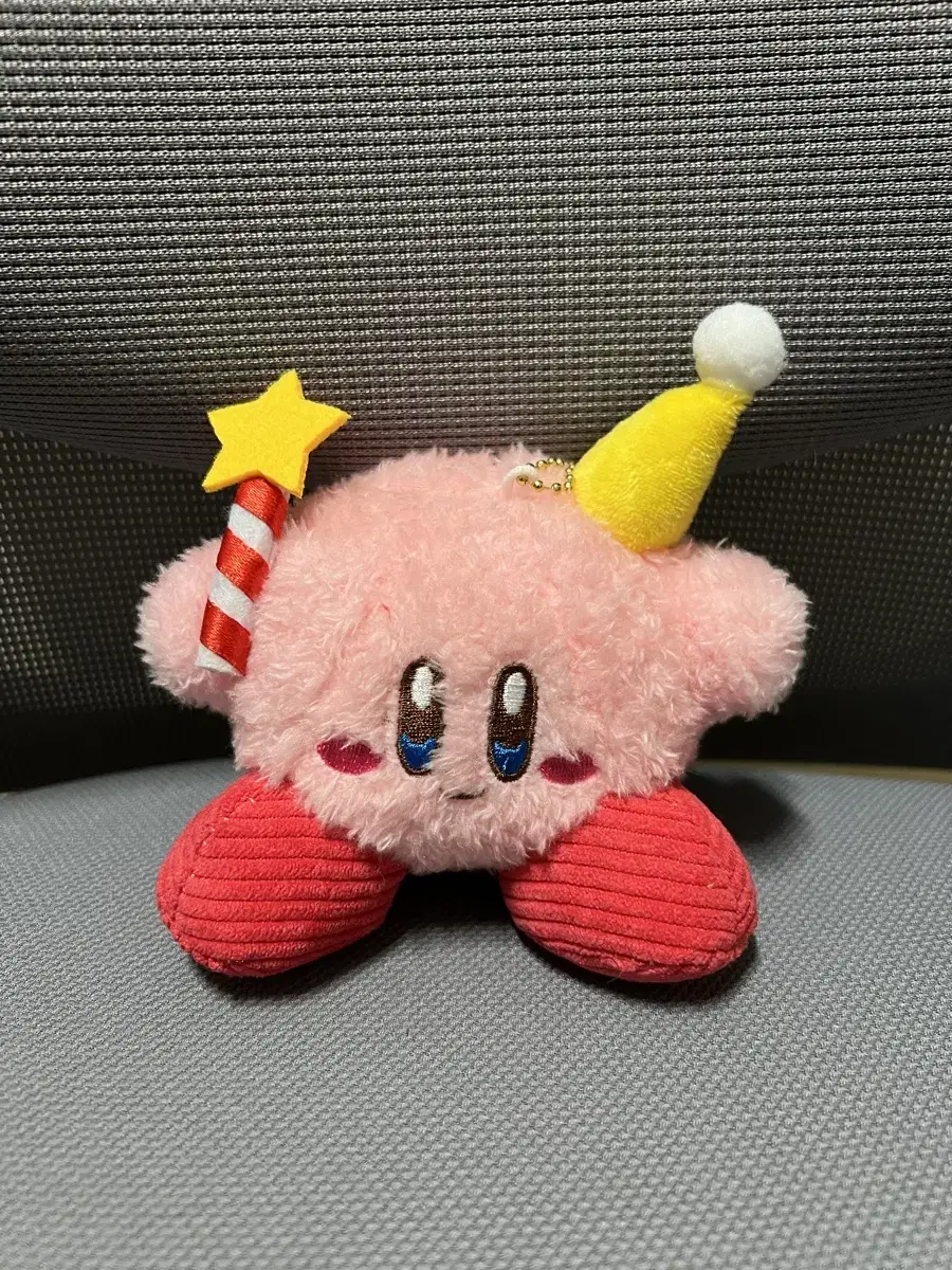 (Kirby of the stars) Kirby's tin foil hat keyring per