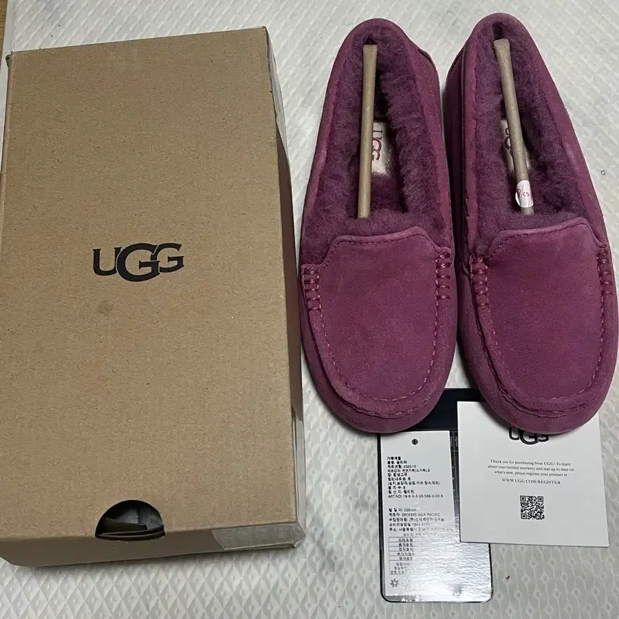 UGG 앤슬리 단화 진핑크색 6사이즈