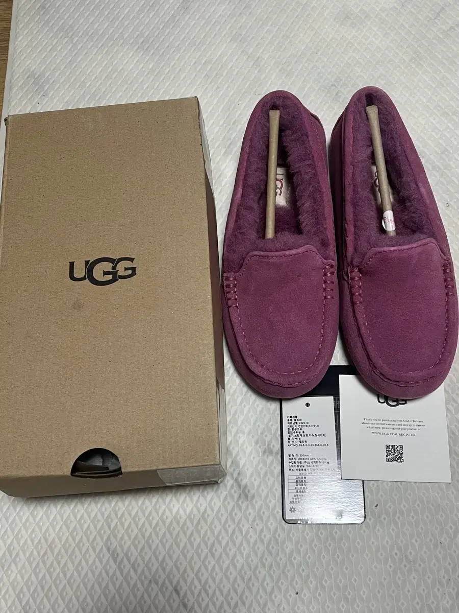 UGG 앤슬리 단화 진핑크색 6사이즈