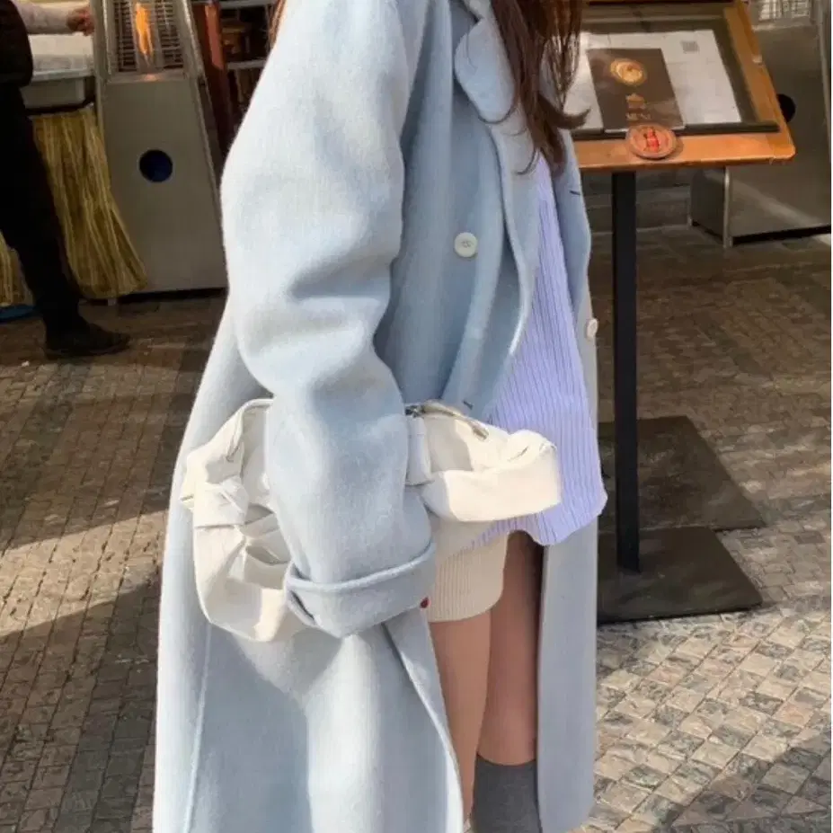 타낫 Duvet long coat soft blue 듀벳 곰돌이키링