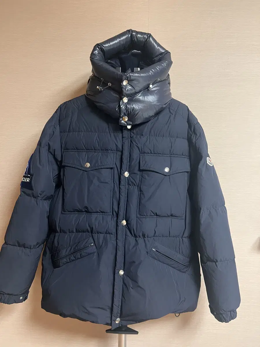 Moncler Men's Goose Puffer Size 6