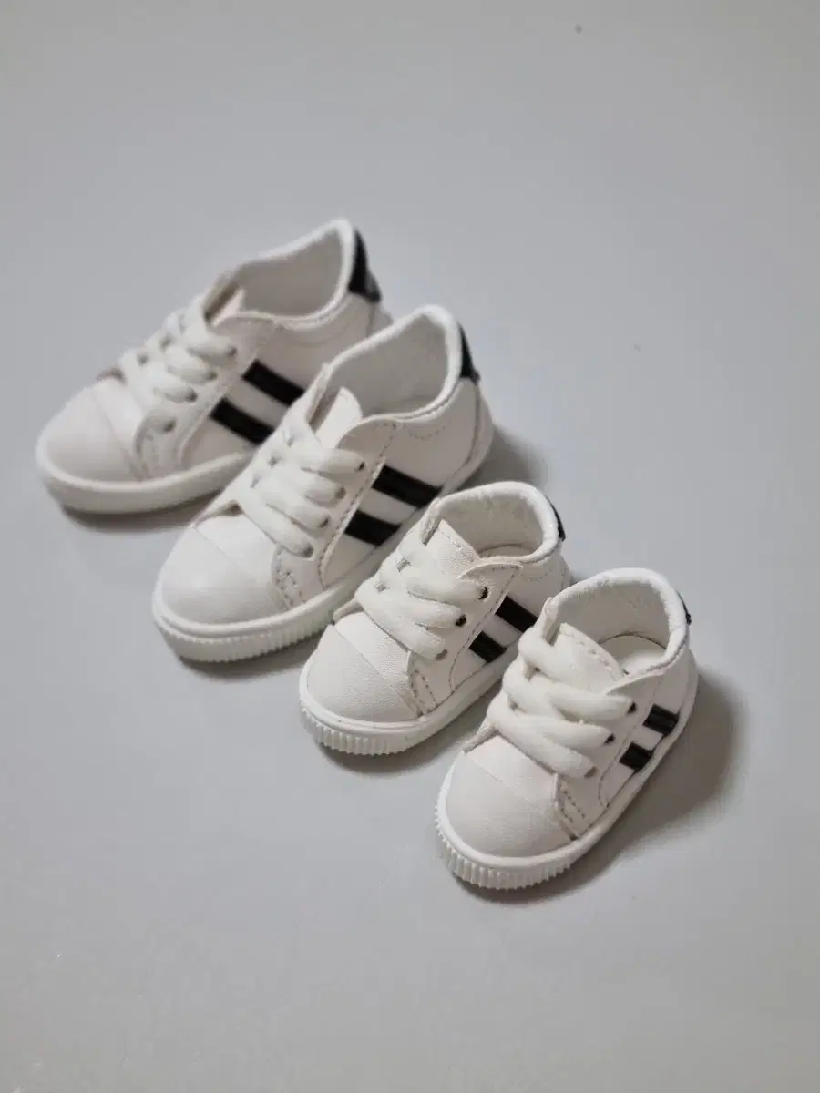 Sphere Articulated Doll Nine Nine USD Sneakers