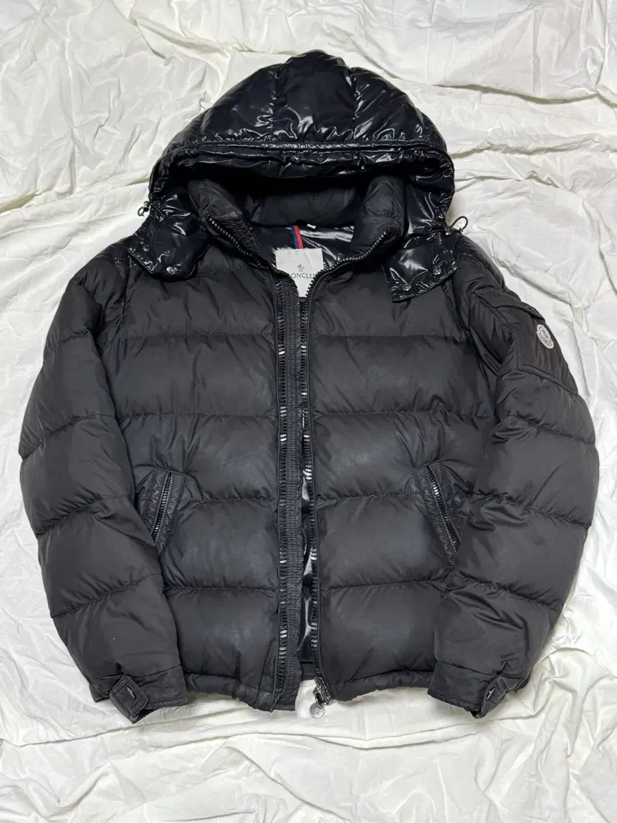 Moncler Chevalier Padded (size 3)