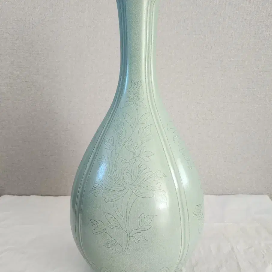 도암 지순탁 음각 화훼문 주병(38cm)