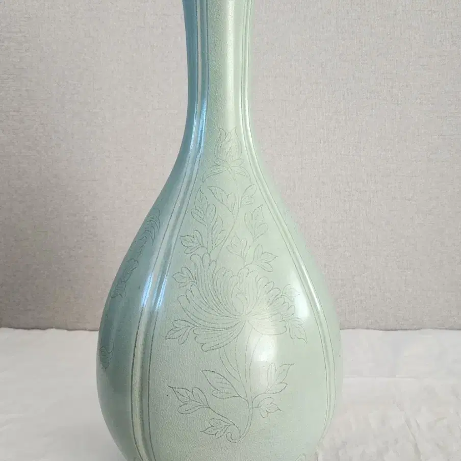 도암 지순탁 음각 화훼문 주병(38cm)