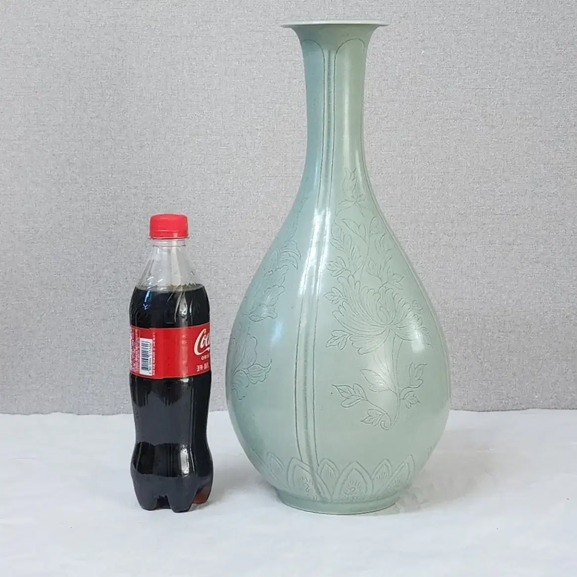 도암 지순탁 음각 화훼문 주병(38cm)