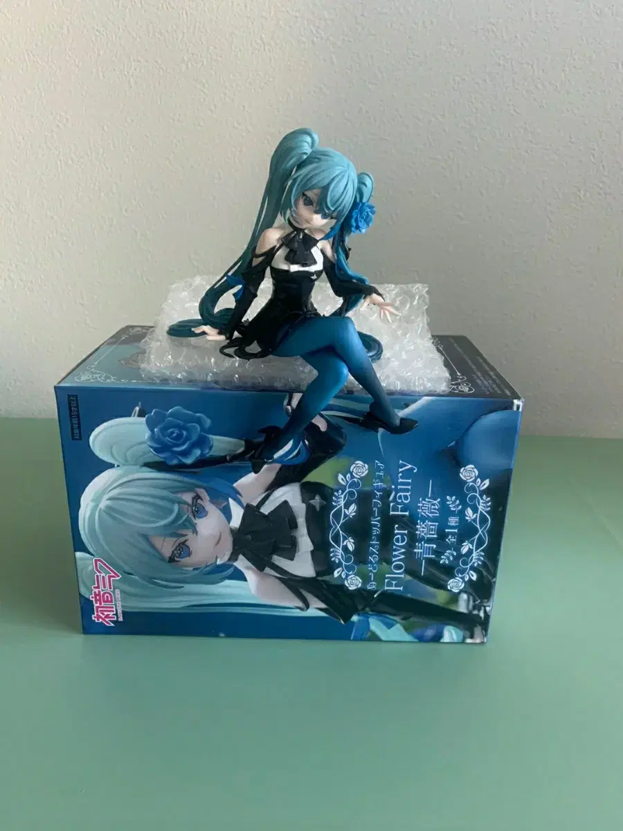 Hatsune Miku bloo Rose Noodle Stopper Figure