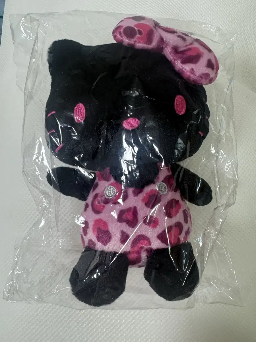 Hello Kitty Leopard doll (Black)