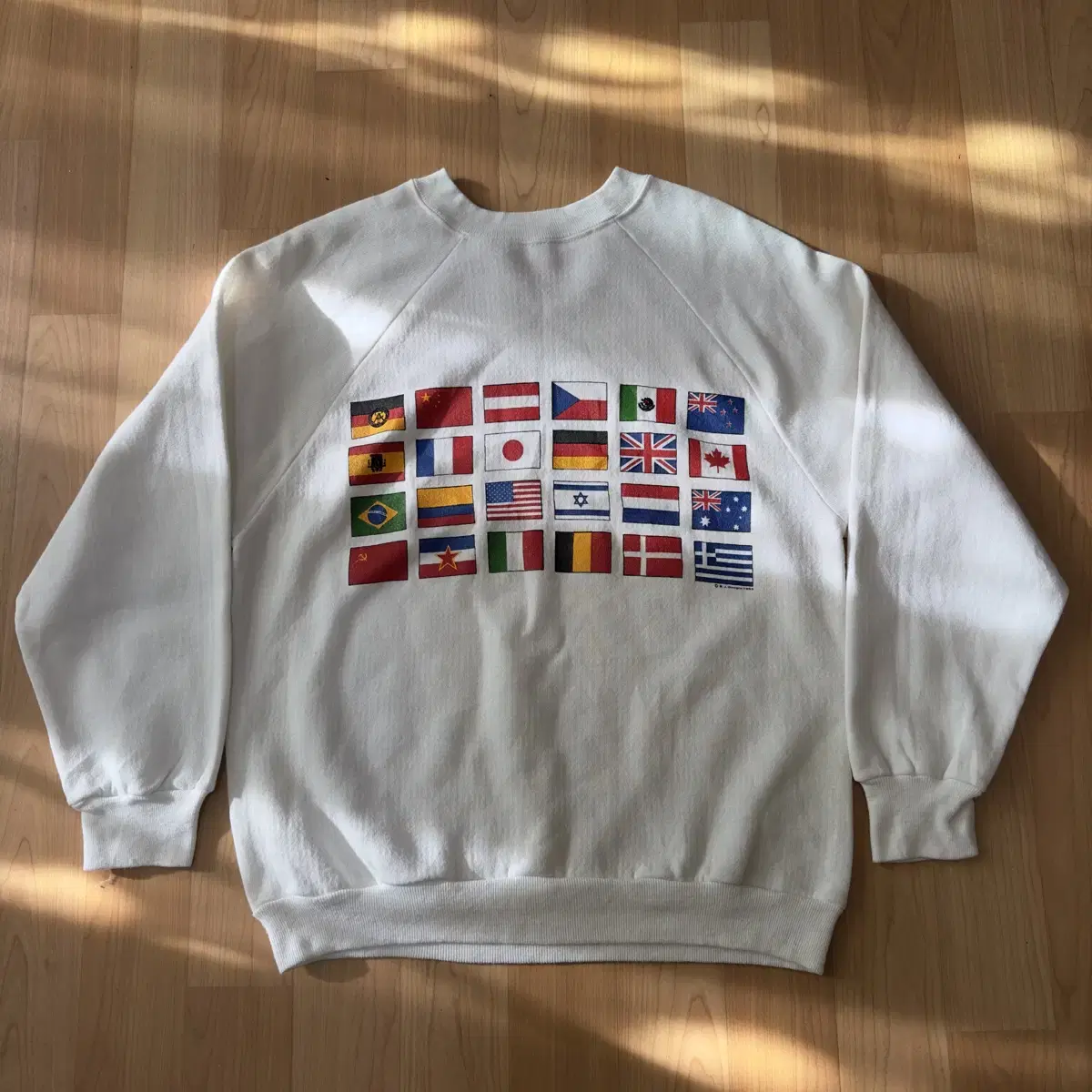 vintage 1983s World Flags sweatshirt