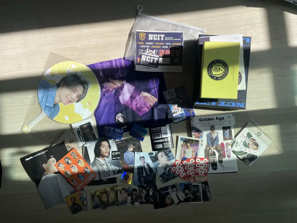 NCT johnny merchandise and photocard does bulk wts