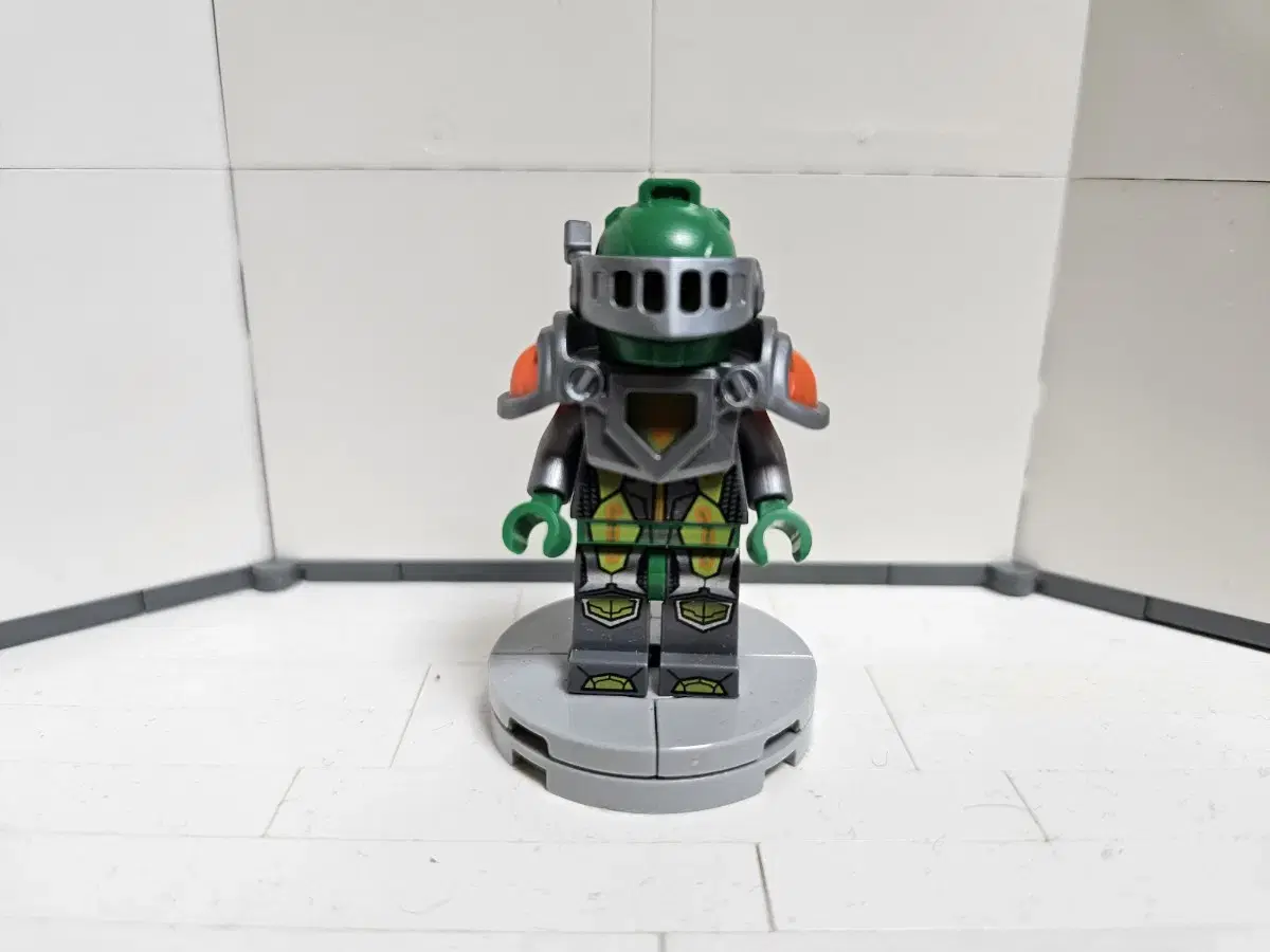 LEGO Nexon Knights Minifigure Aron