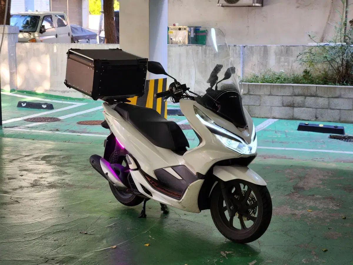 20년형 pcx125 5만 화이트 배달셋팅 컨디션최상!