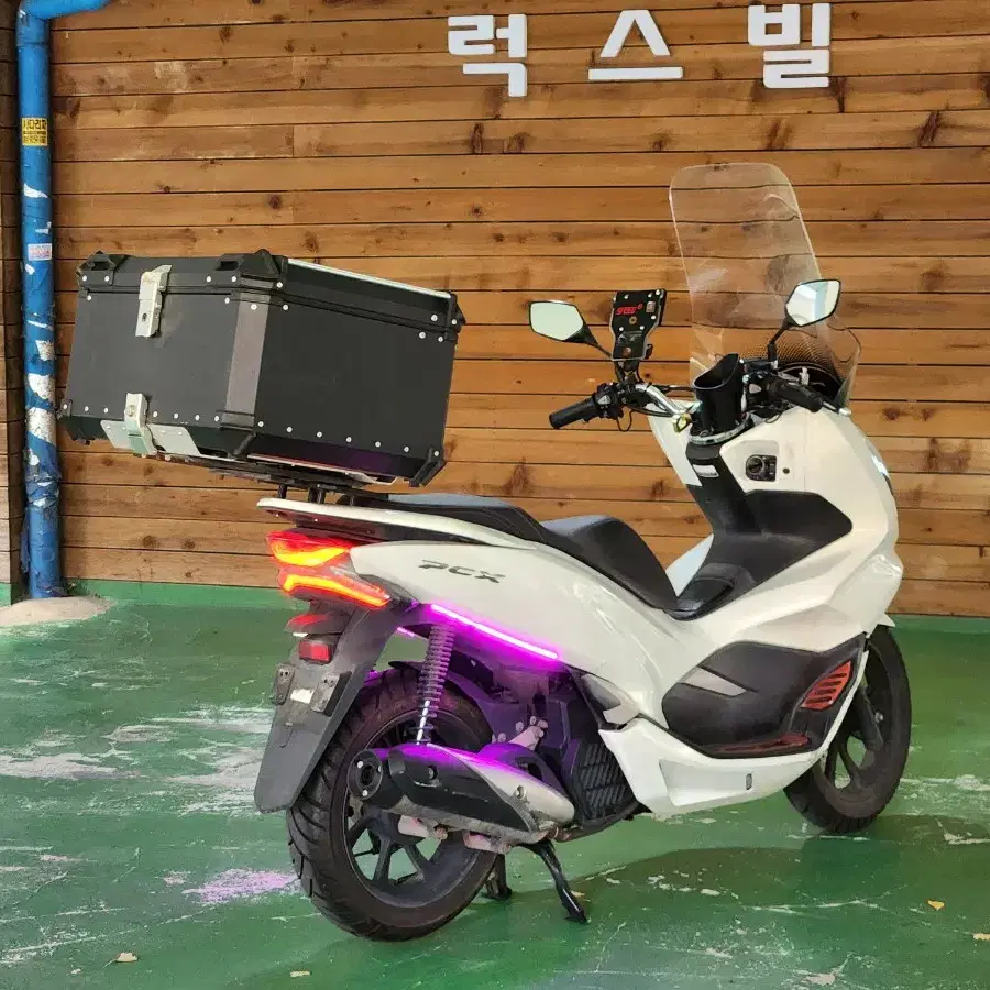 20년형 pcx125 5만 화이트 배달셋팅 컨디션최상!