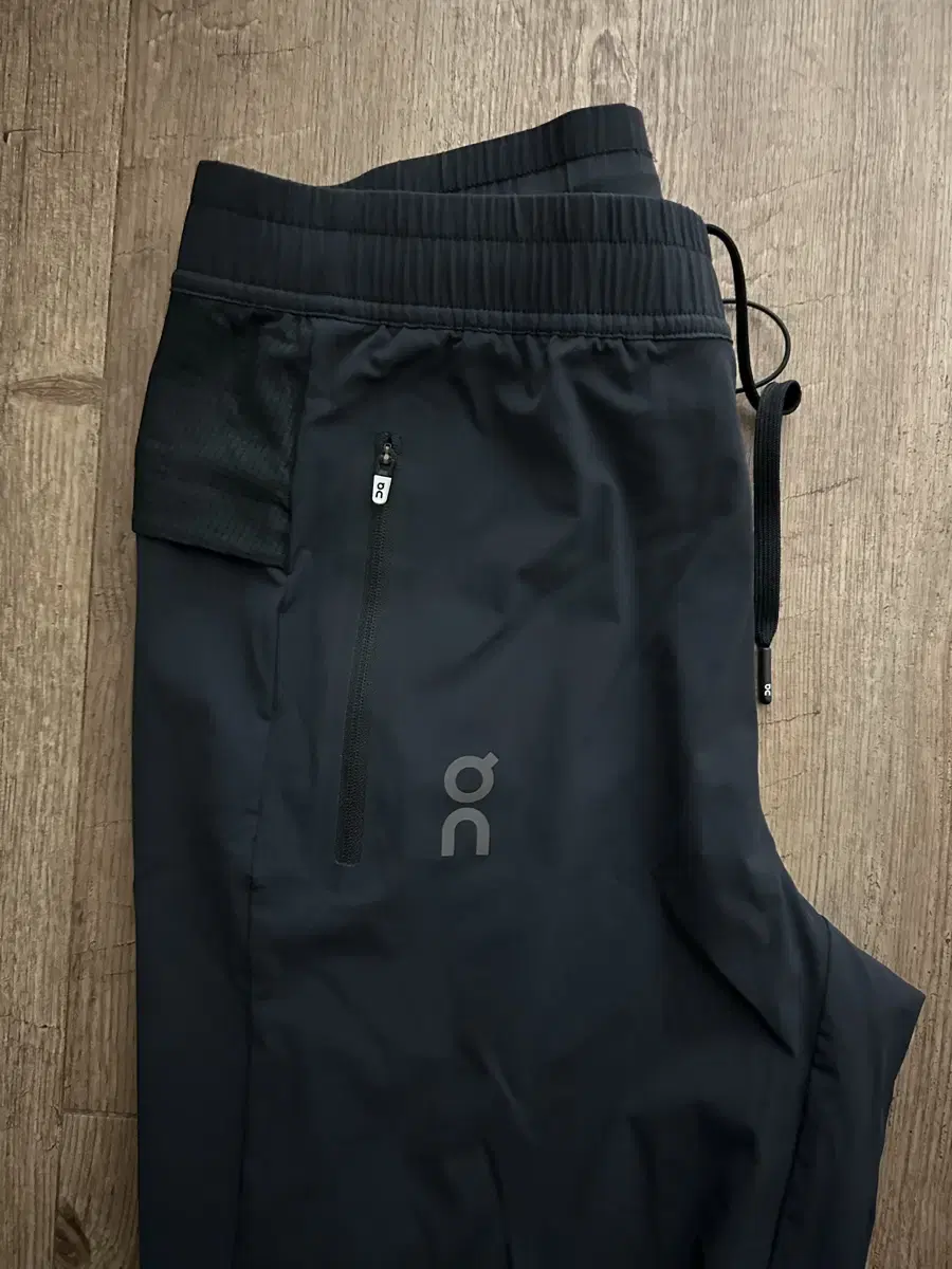 OnRunning Trackpants Black Sells