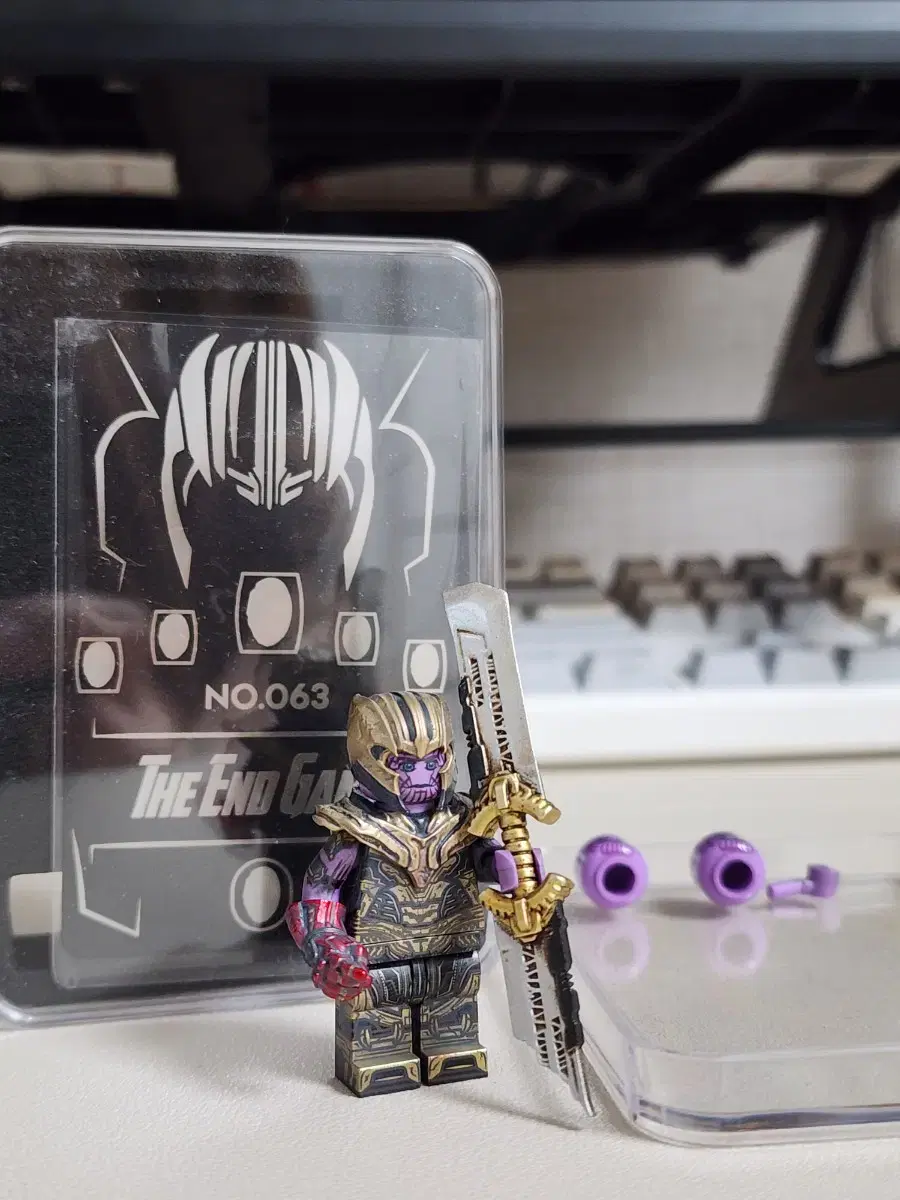 LEGO Customizable Thanos (Legend MOC) Limited Edition