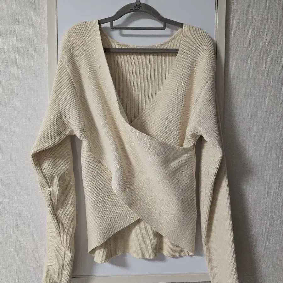 라메레이 랩니트 Wrap Ribbed V-neck Knit