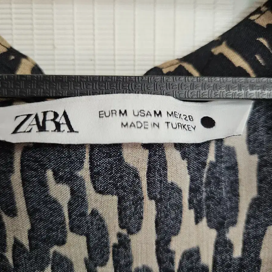 ZARA 자라 깊은 브이넥 원피스