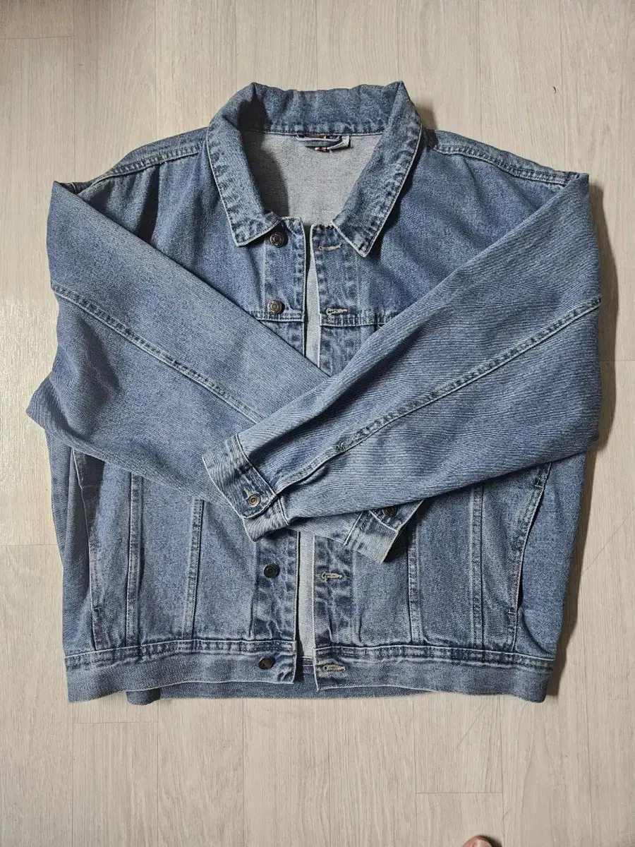 Men's jean jacket