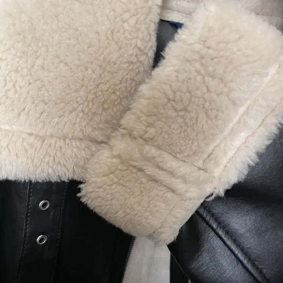 구호플러스 Signature Shearling Faux Leather J