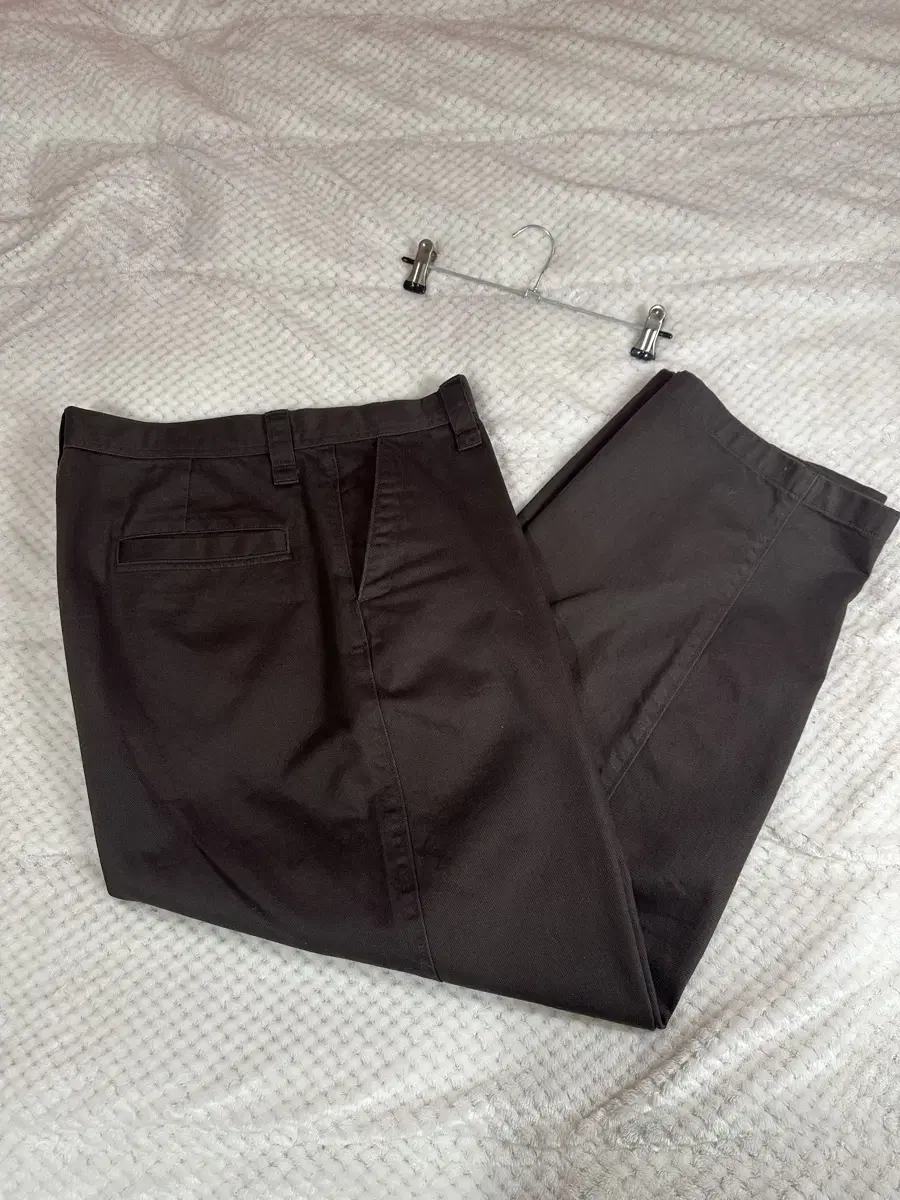 (91)Uniqlo U Wide Fit Chino Pants Dark Brown