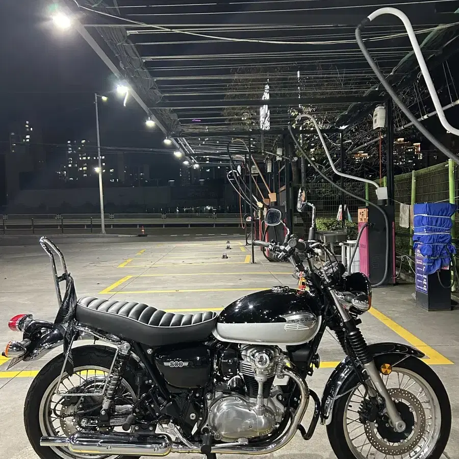 21년식 w800급매