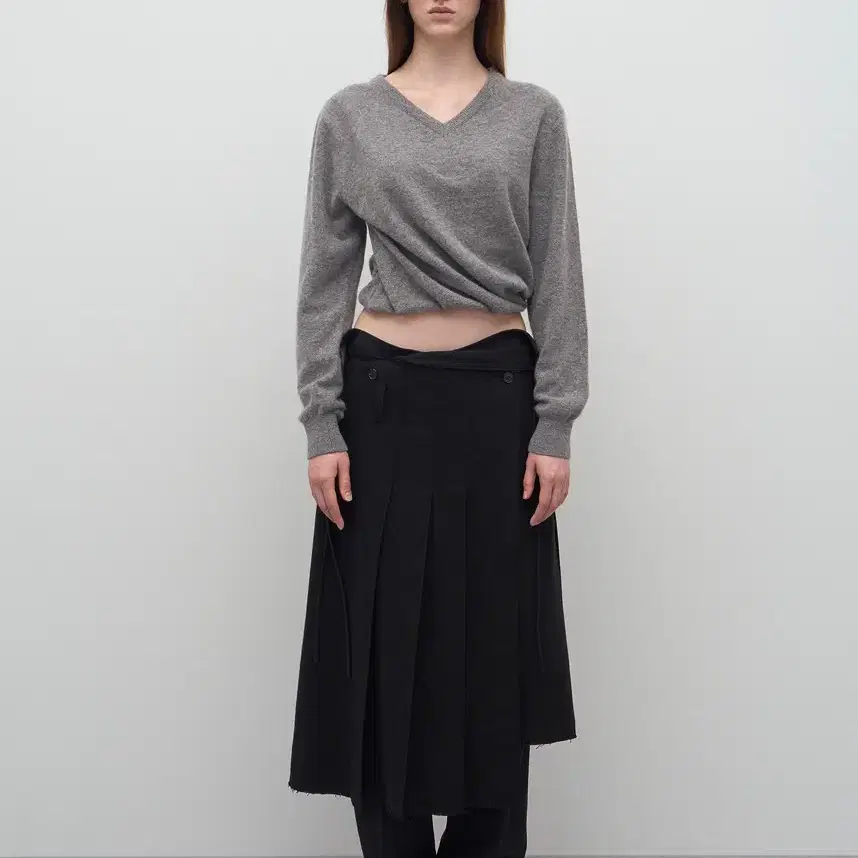 엘씨디씨 UNBALANCED PLEATS SKIRT