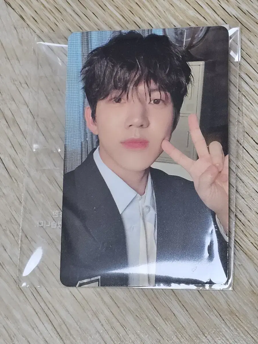 Day 6 Denimals pop up Over 40,000 won online photocard Ballcock V Doeun Yoon