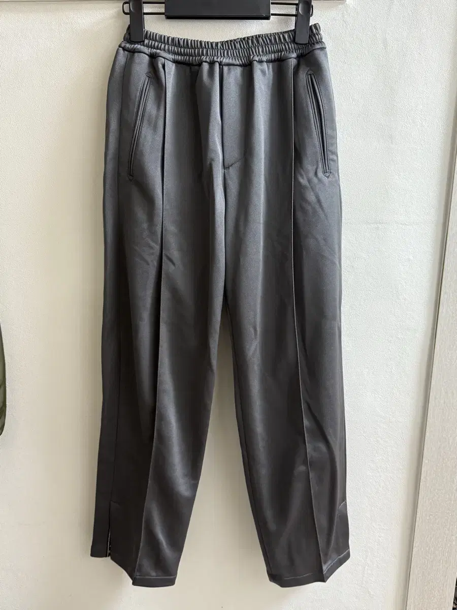 [Unused] Sustain Jacquard Jersey Pants: Charcoal / 1