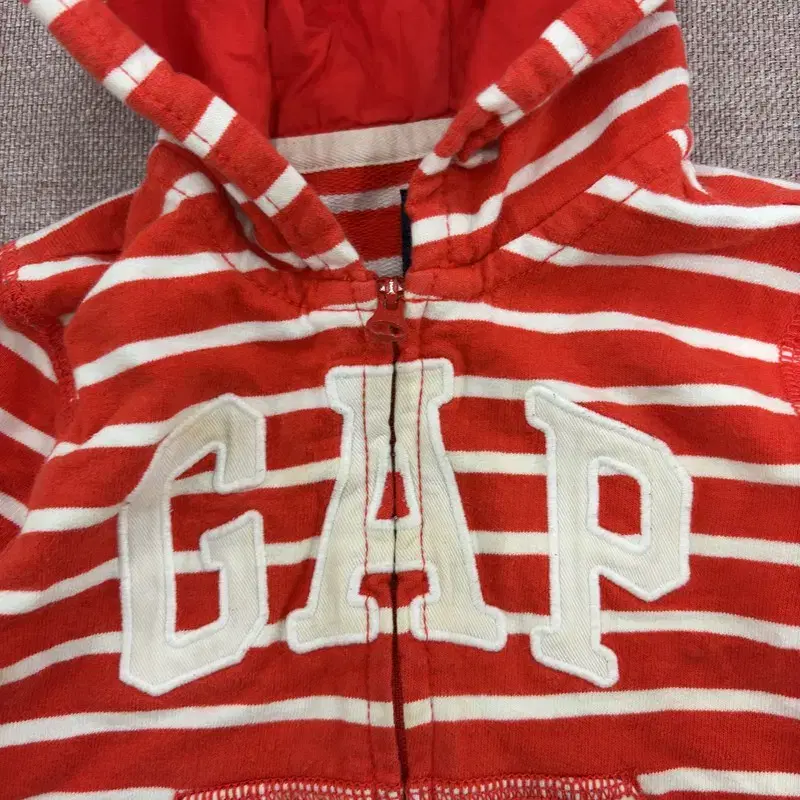 Gap 갭 키즈 레드 줄무늬 집업 18-24M B00157