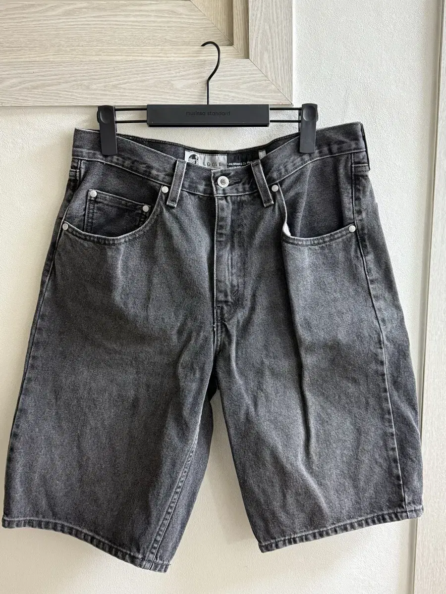 [Unused] Levi's Silvertab Loose Fit Denim Shorts: Gray / 32