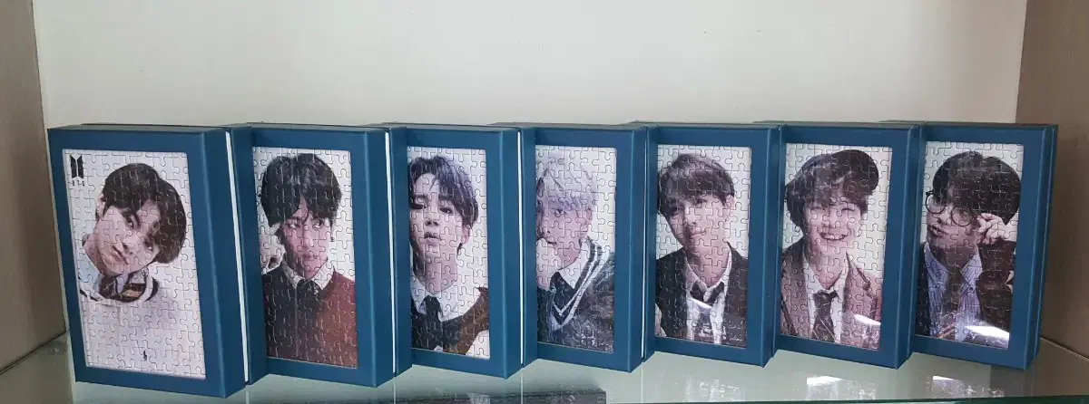 BTS jigsaw puzzle set of 7 pieces sold (with photocard)